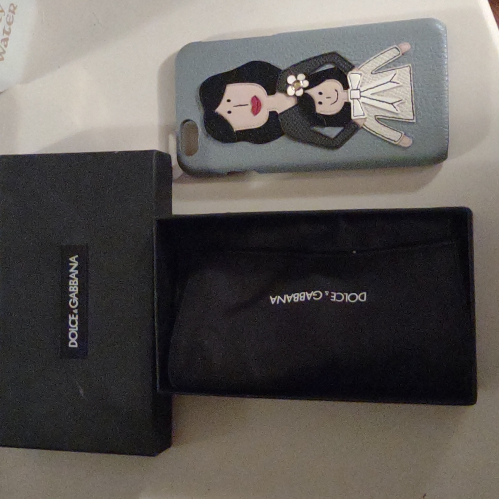 Dolce and Gabbana iPhone 6 family patch phone case - Picture 12 of 12